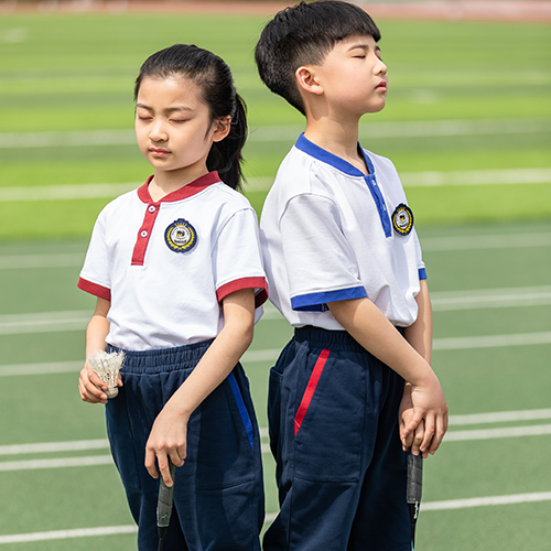 今夏毕业流行照：学生服VS旗袍装